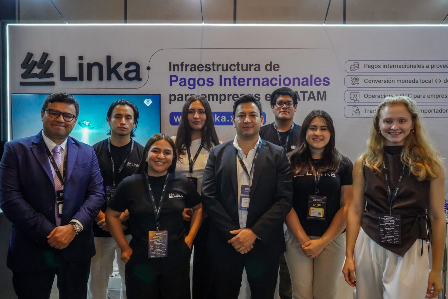 Victor Egoavil and the team at the head office of Linka